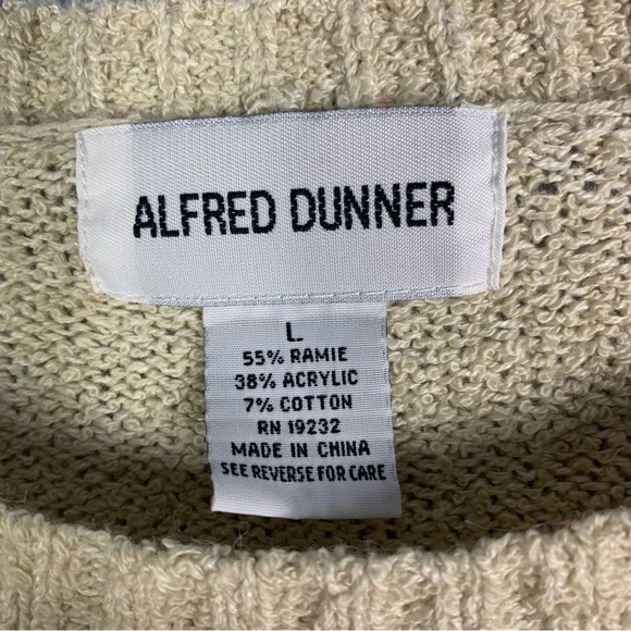 90’s Vintage Flower Embroidered Knit Sweater - Picture 3 of 14